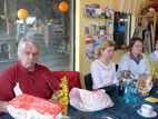 beim Frühstück: Josef, Silvia, Ingrid K.