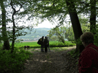 Wir kommen aus dem Wald, Blick auf Michelbach, rechts sieht man bereits die Zelte vom Maifest der Weinspechte