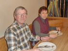 am Tisch: Helmut und Gisela Beck