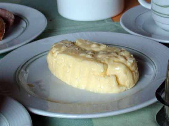 die fertige Butter auf dem Teller