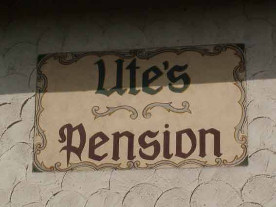 Aufschrift am Haus: Utes Pension