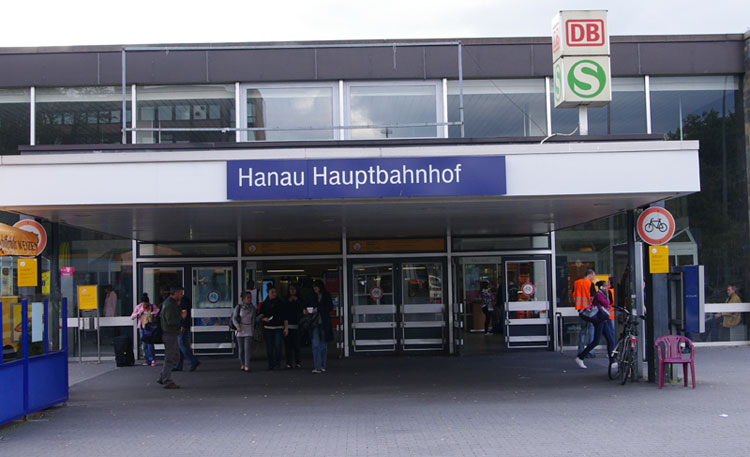 Vor dem Hauptbahnhof, Eingangsbereich